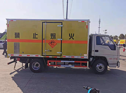 松潘爆破器材运输车