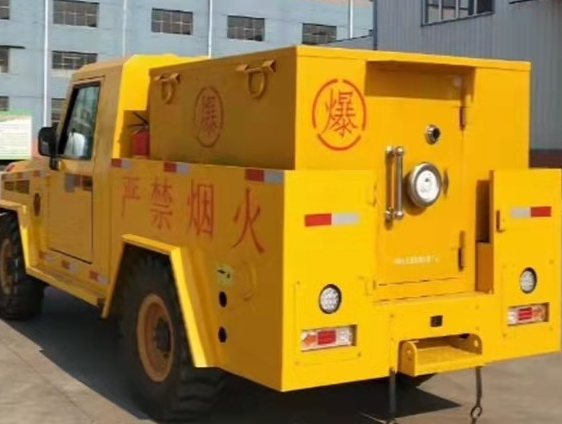 松潘凯龙爆破器材运输车：保障爆破任务的安全运行