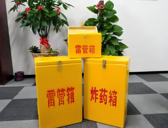 松潘玻璃钢炸药箱与普通炸药箱有什么区别？