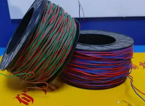 松潘放炮线的主要材质有哪些？不同材质的适用场景有何区别？
